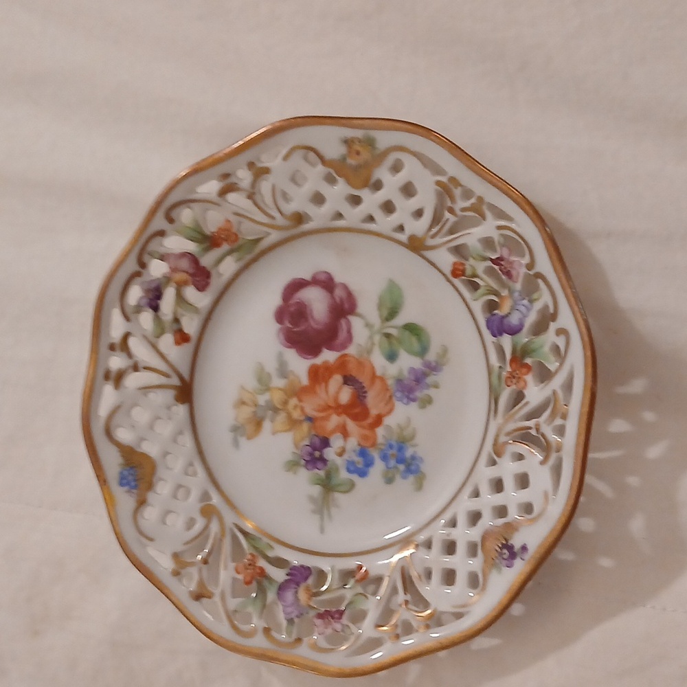 Bavaria Schumann Reticulated Hand Cut Round Trinket Candy Dish Gold Trim Vtg